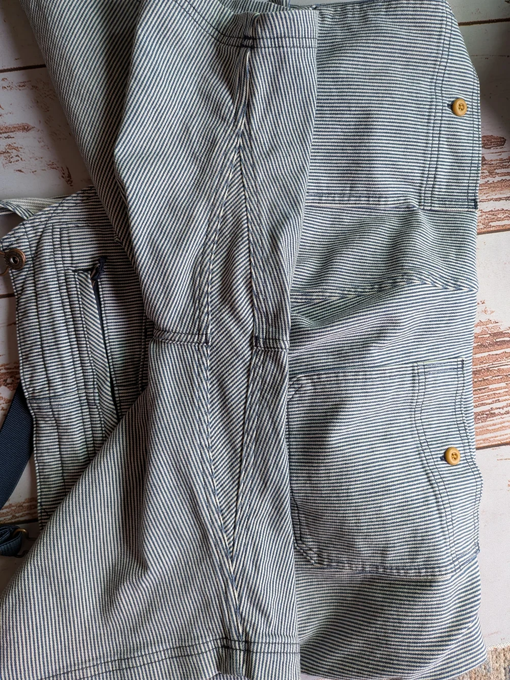 Duluth Trading Co. Rootstock Gardening Blue & White Striped Short Overalls Sz XL - Picture 15 of 16